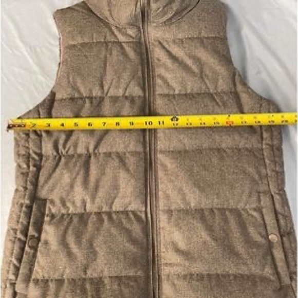 Women’s medium Old Navy fleece lined puffer vest (gray) - Picture 9 of 9